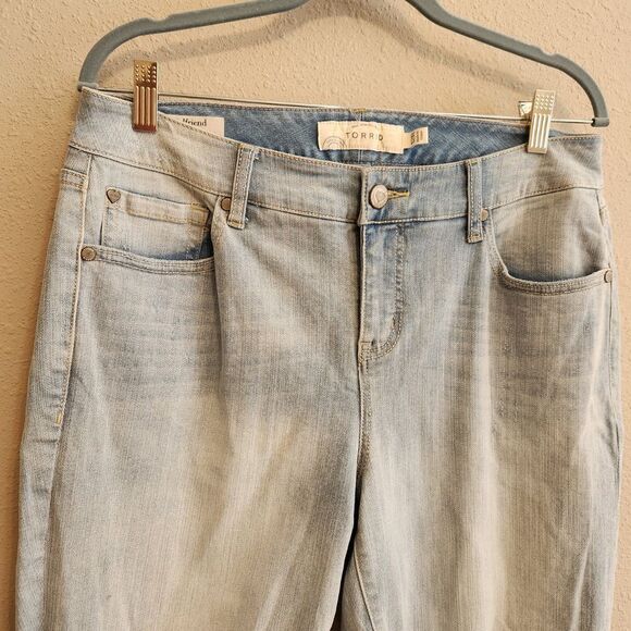 Torrid Distressed Boyfriend Jeans Light Wash Ripped Denim Size 12 Regular - Picture 2 of 12